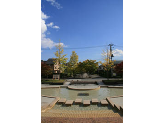 隣接の桂中央公園